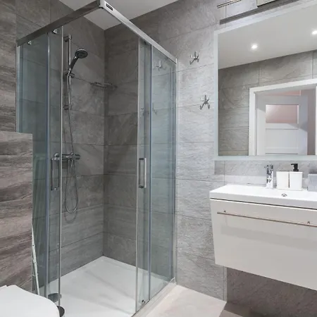 Hub - Charming Place, 5 Minutes To Old Town Privatunterkunft