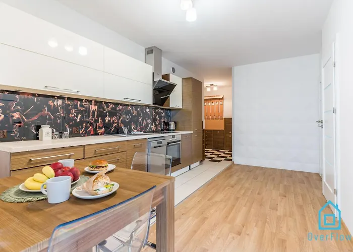 Hub - Charming Place, 5 Minutes To Old Town 홈스테이