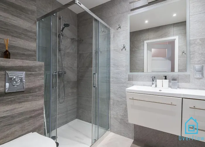 Hub - Charming Place, 5 Minutes To Old Town 홈스테이