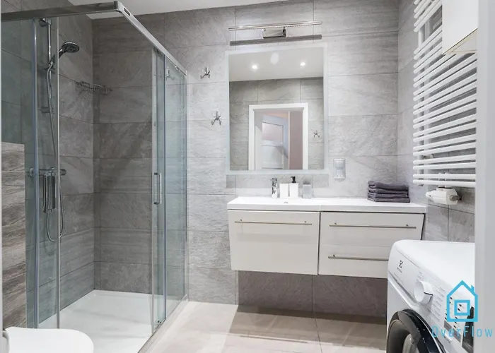 Hub - Charming Place, 5 Minutes To Old Town 홈스테이